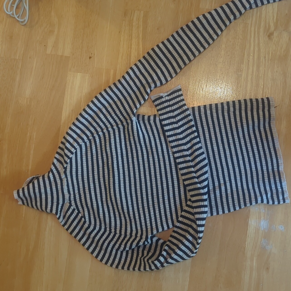 Striped Turtle Neck - Picture 4 of 4